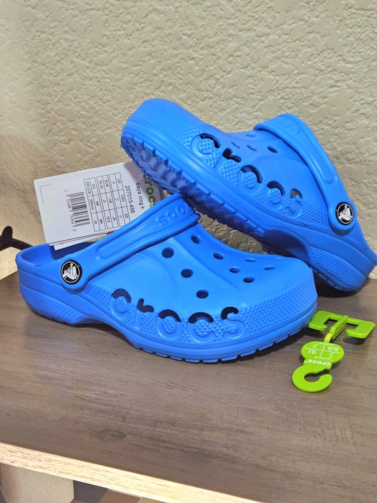 CROCS Other - CROCS Kids Classic Clog in Vibrant Blue